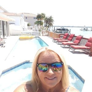 Meet your Posher, Lisa